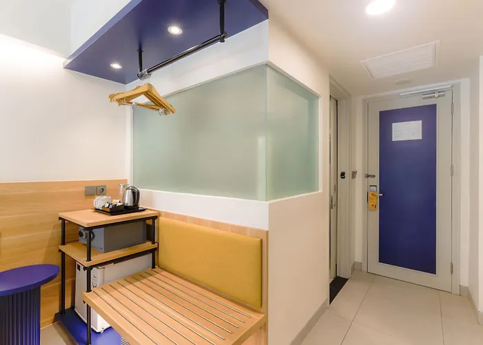 Sevn Hotel